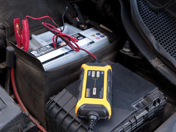 Chargeur De Batterie Intelligent Et Connecté Pour Moto Et Voiture